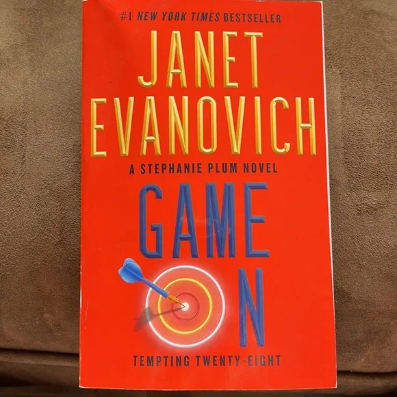 Janet Evanovich  Books 28 Game On  29 Going Rogue NWT - Picture 2 of 5